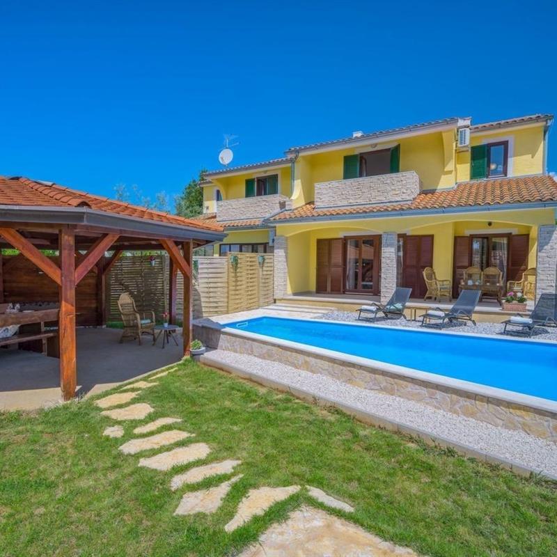 Sommerhus - 9 personer -  - Rogovi - 52465 - Rogovi