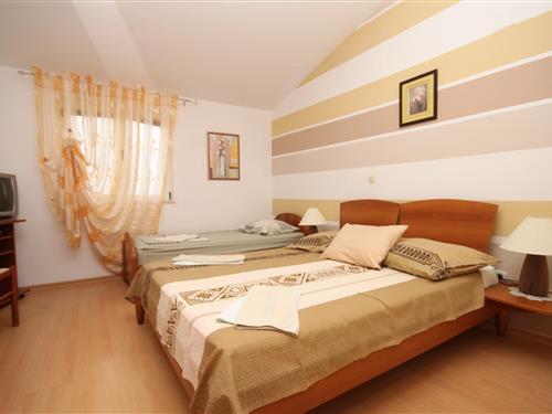 Holiday Home/Apartment - 5 persons -  - Ivan Dolac - 21465 - Ivan Dolac