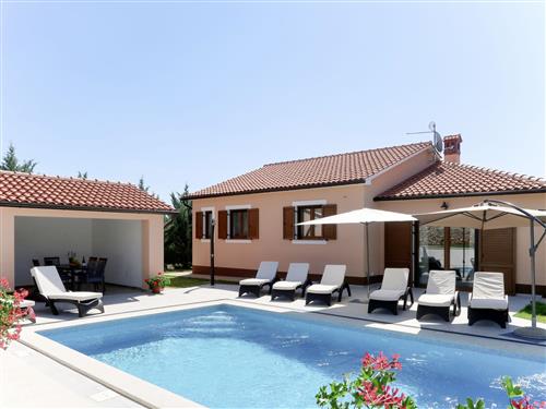 Holiday home - 8 persons -  - Pula/Rakalj - 52208