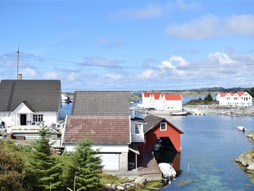 Sommerhus - 7 personer -  - Salvøyvegen - Vedavågen/Karmøy - 4276 - Vedavågen