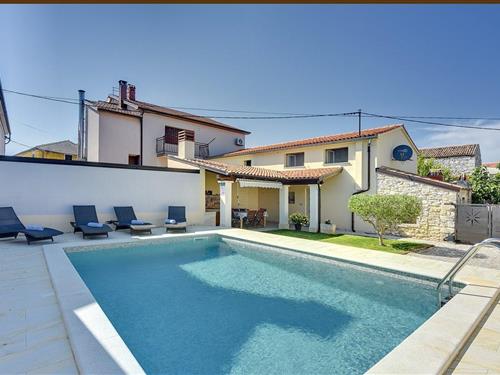 Holiday home - 6 persons -  - Valtura - 0 - Ližnjan