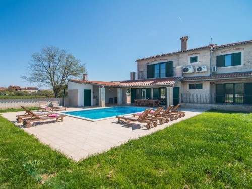 Holiday home - 10 persons -  - 52100 - Pula