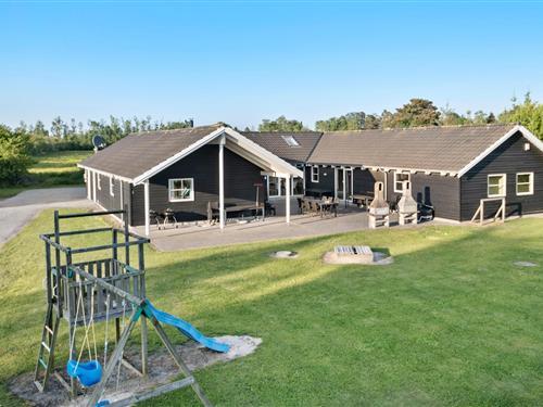 Sommerhus - 24 personer -  - Blommestien - Marielyst - 4872 - Idestrup