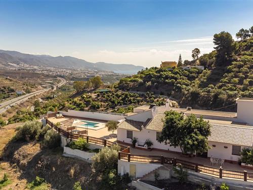 Holiday home - 9 persons -  - Barranco el Puerto, Poligono - Nerja - 29770 - Torrox