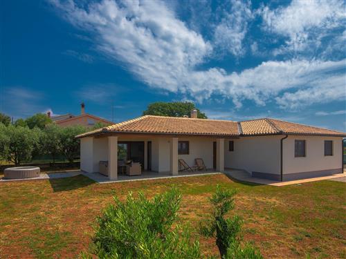 Holiday home - 6 persons -  - Valtura - 52100 - Pula