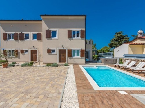Villa - 14 Personen -  - 52100 - Premantura