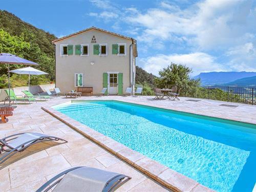 Holiday home - 8 persons -  - Chemin de Floreaux et Bret - 26150 - Die