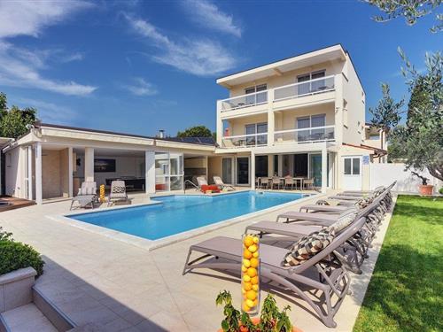 Holiday home - 14 persons -  - Paduljski put - 52100 - Pula