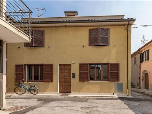 Holiday Home/Apartment - 6 persons -  - 61032 - Fano