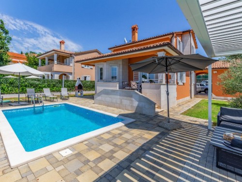 Holiday home - 10 persons -  - 52100 - Pula