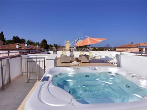 Holiday Home/Apartment - 6 persons -  - 52470 - Umag