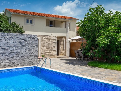 Holiday home - 5 persons -  - Kucici - 52444 - Tinjan