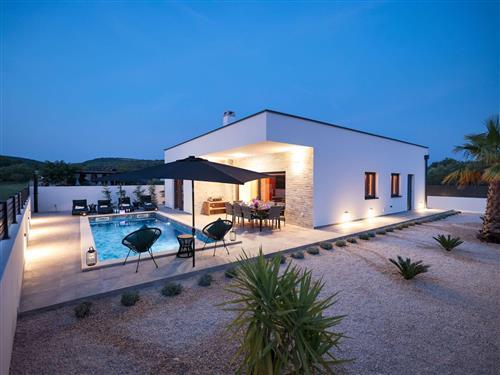 Holiday home - 8 persons -  - Donje Rastane - 23207