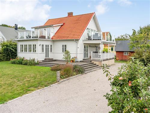 Holiday Home/Apartment - 10 persons -  - Hällevik - 294 72