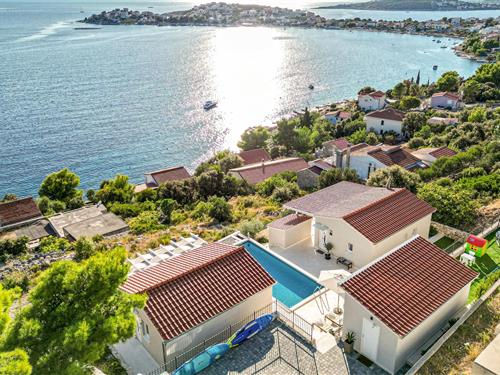 Feriehus - 9 personer -  - Alina - Trogir-Sevid - 21222 - Sevid