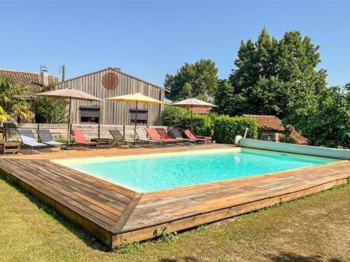 Holiday home - 12 persons -  - Charruaud - 33710 - Mombrier