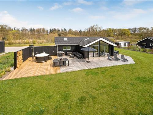Sommerhus - 10 personer -  - Skovsøen - Fjellerup - 8585 - Glesborg