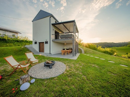 Holiday home - 6 persons -  - Okrug - Jastrebarsko-Krasic - 10454 - Krasic