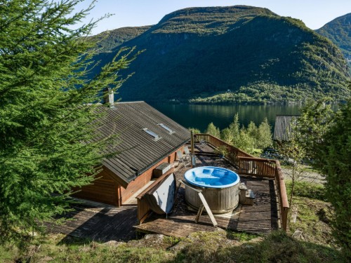Holiday home - 8 persons -  - 6893 - Arnafjord