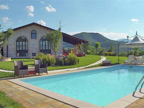 Sommerhus - 6 personer -  - 61043 - Cagli