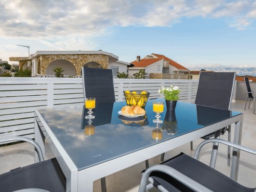 Holiday apartment - 4 persons -  - Ulica Soldatica VII - 23234 - Vir