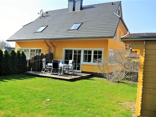 Holiday Home/Apartment - 6 persons -  - Wiesenstraße - 18374 - Zingst