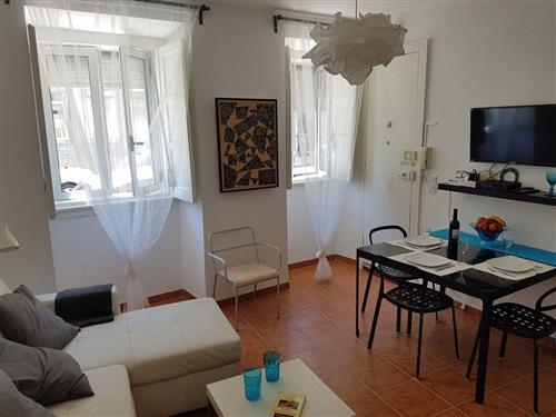 Holiday Home/Apartment - 3 persons -  - Rua do Vale de Santo António, - 1170-382 - Lisboa