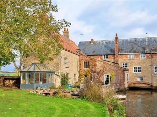 Holiday home - 8 persons -  - NN14 3JN - Islip