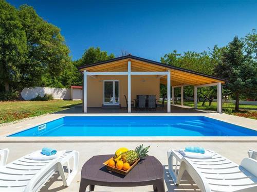 Holiday home - 6 persons -  - Valtura - 52100 - Pula