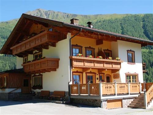 Holiday Home/Apartment - 4 persons -  - Glor-Berg - 9981 - Kals Am Großglockner