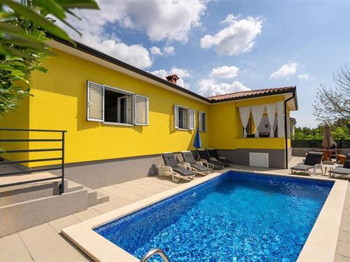 Holiday home - 6 persons -  - Becici - 52220 - Labin