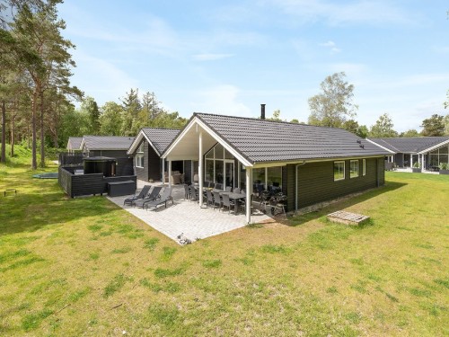Holiday home - 14 persons -  - Bøtølundvej - Marielyst - 4873 - Væggerløse