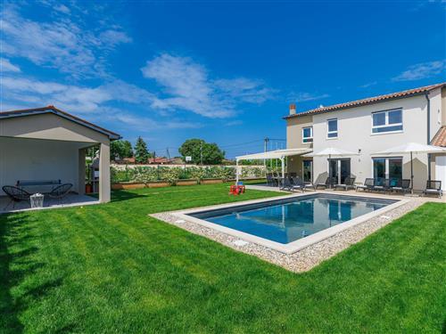 Holiday home - 10 persons -  - Medulin/Šišan - 52100