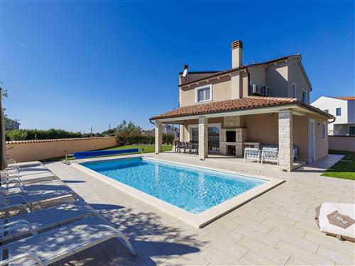 Feriehus - 8 personer -  - Pula - 52100