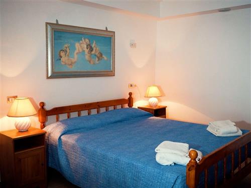 Rom - 3 personer -  - Cellino Attanasio - 64036