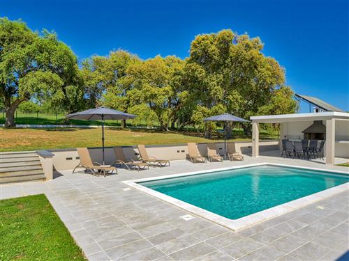 Holiday home - 6 persons -  - Pula - 52100