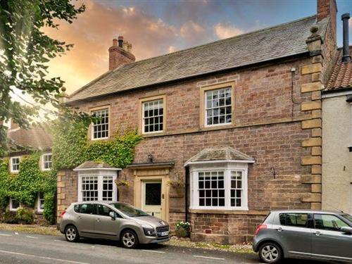 Holiday home - 14 persons -  - DL10 7LP - Catterick