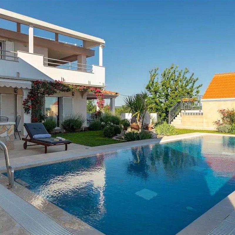 Sommerhus - 10 personer -  - Katuni - 21250