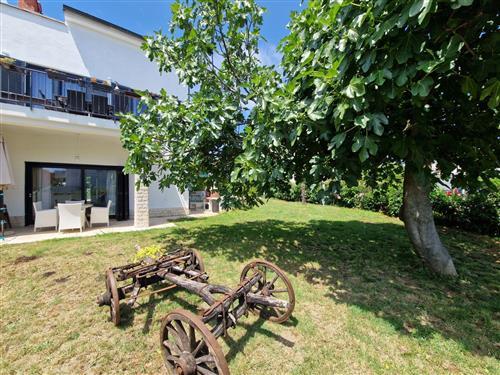 Holiday home - 10 persons -  - Bokordici - 52100