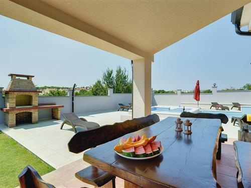 Villa - 14 persons -  - 52100 - Pula