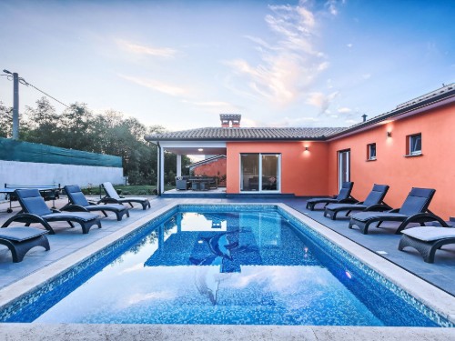 Holiday home - 8 persons -  - 52220 - Drenje