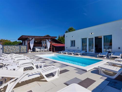 Holiday home - 14 persons -  - Ulica 1. svibnja - Bjelovar - Kapela - 43203 - Kapela