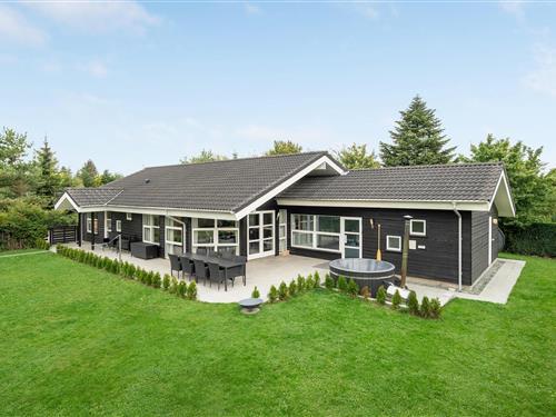 Sommerhus - 10 personer -  - Holmegårdsvej - Marielyst - 4873 - Væggerløse
