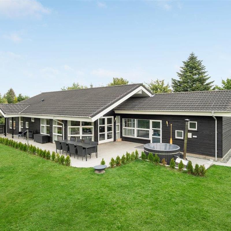 Sommerhus - 10 personer -  - Holmegårdsvej - Marielyst - 4873 - Væggerløse