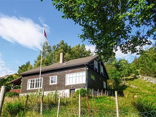 Holiday Home/Apartment - 10 persons -  - Baugstrandsvegen - Matre/Kvinnherad - 5498 - Matre