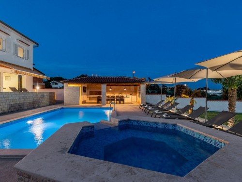 Villa - 12 persons -  - 52440 - Buici