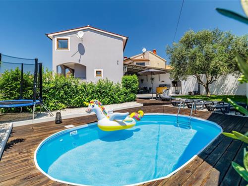 Holiday home - 6 persons -  - 52206 - Loborika