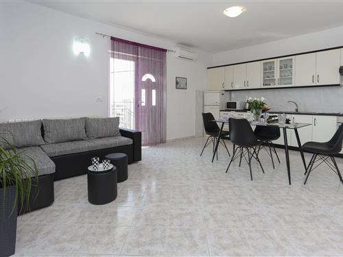 Holiday Home/Apartment - 5 persons -  - 21213 - Kastel Gomilica