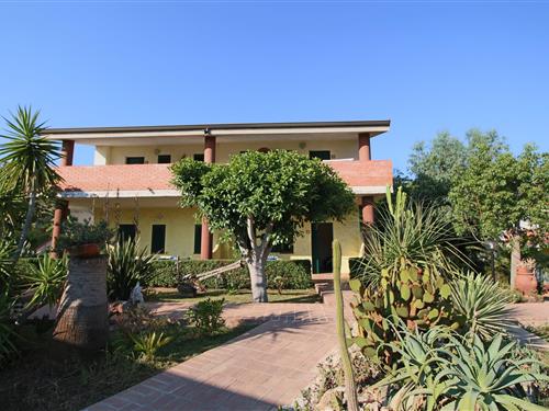Holiday home - 4 persons -  - 89866 - Ricadi
