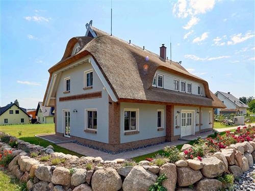 Holiday Home/Apartment - 8 persons -  - Alt Reddevitz - 18586 - Mönchgut